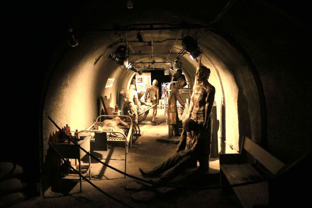 部分馬仁達隧道支坑道目前作為展出使用，還原當年的場景，供遊客參觀體驗。 圖／作者提供