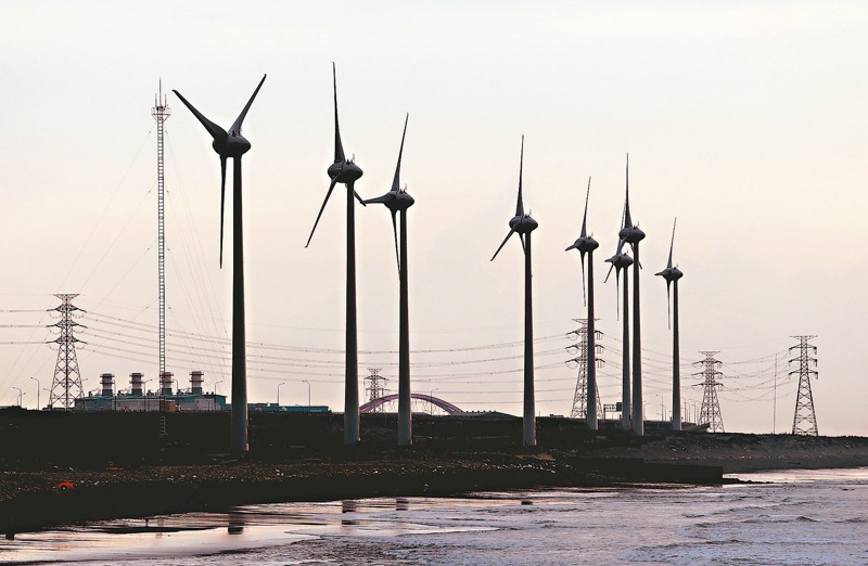 風電、光電是2025綠能達標的兩大主力，但被粗糙的政策評估與部會好大喜功的心態給害慘，政策面臨跳票。圖／聯合報系資料照片