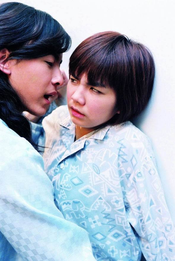 鄭元暢(左)、Ella當年拍攝「薔薇之戀」。圖／可米製作提供
