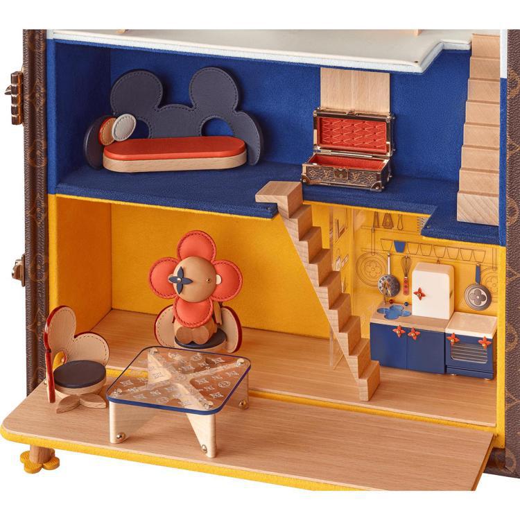 Vivienne娃娃屋的精緻細節相當可愛，210萬元。圖／LV提供