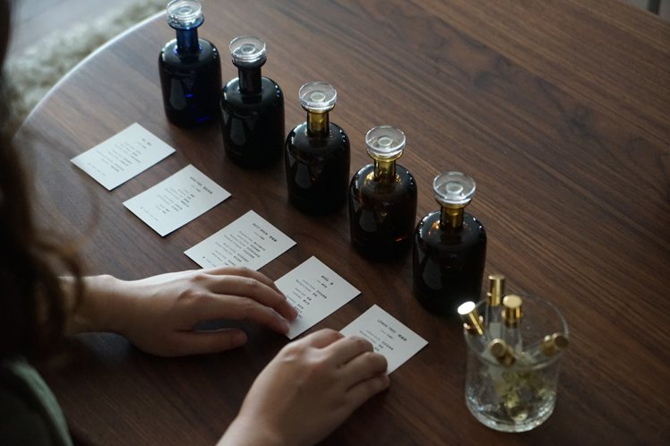一同來品味Perfumer H工藝級訂製香水與蠟燭。圖／森/CASA提供