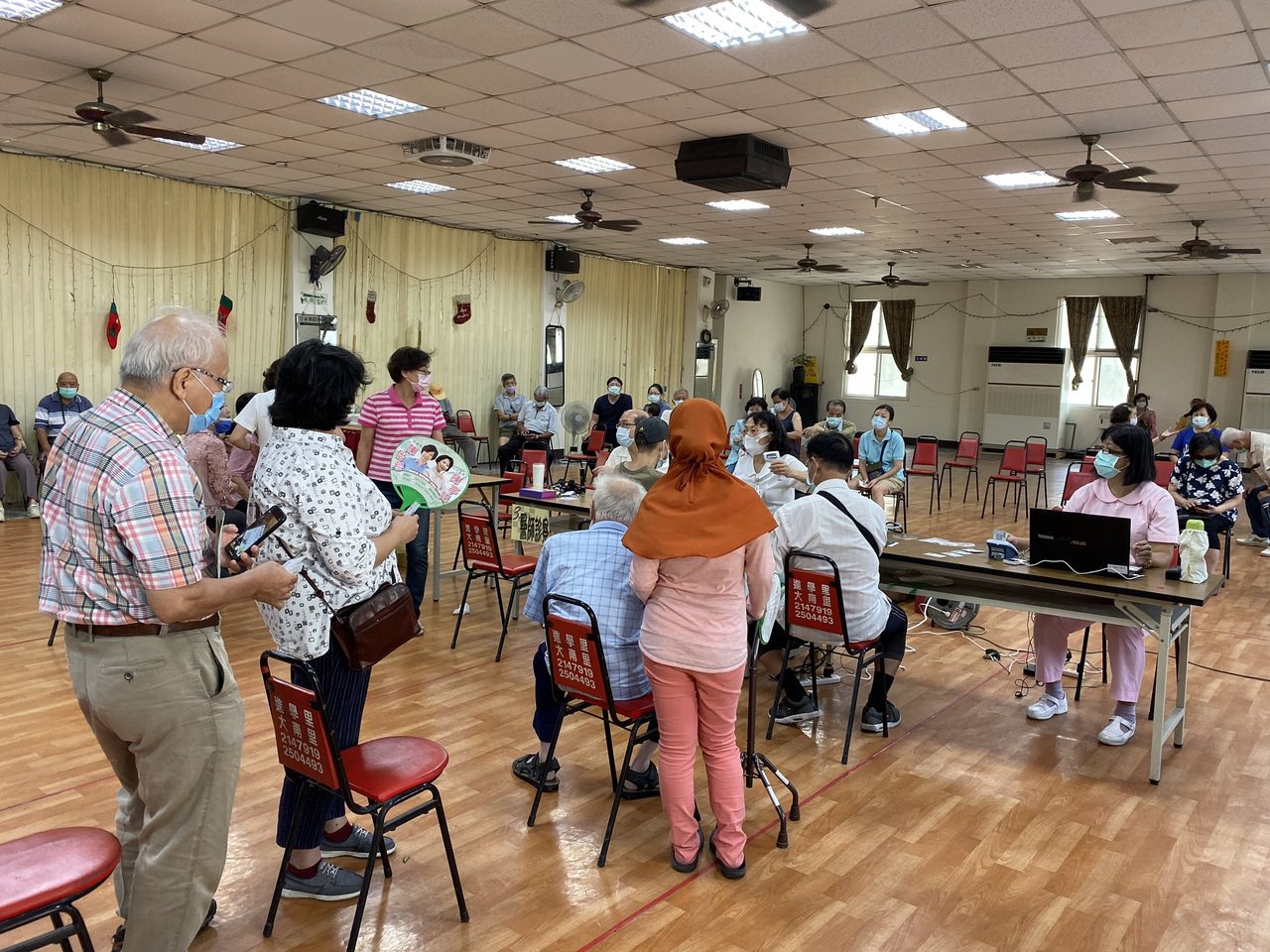 台南市「社區設站」施打公費疫苗以65歲以上長者及行動不便者且符合公費疫苗為接種對象。圖／本報資料照