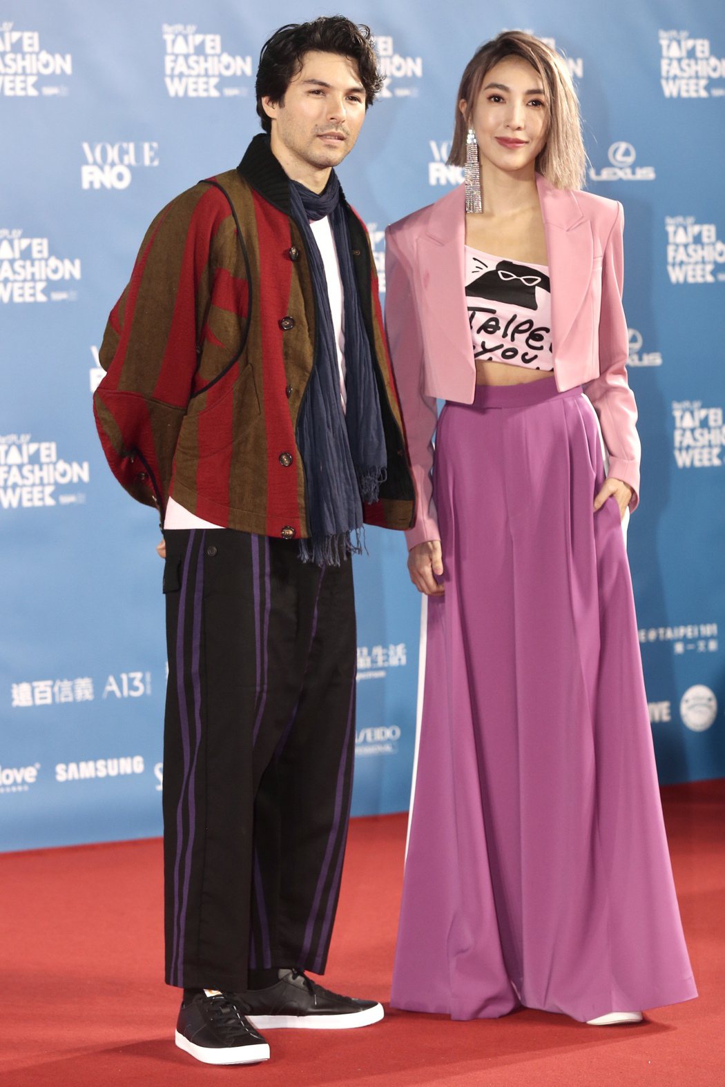楊謹華（右）、鳳小岳（左）出席台北時裝週時尚大秀。記者林俊良/攝影
