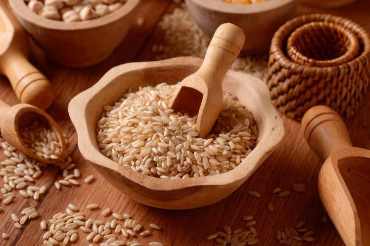 pile of brown rice in wooden bowl
© Getty Images/iStockphoto
圖／VOGUE提供