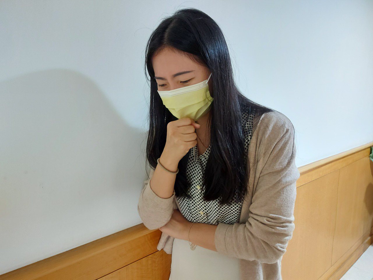 鼻涕倒流患者經常出現慢性咳嗽、胸悶、感冒等症狀。圖／台北醫院提供