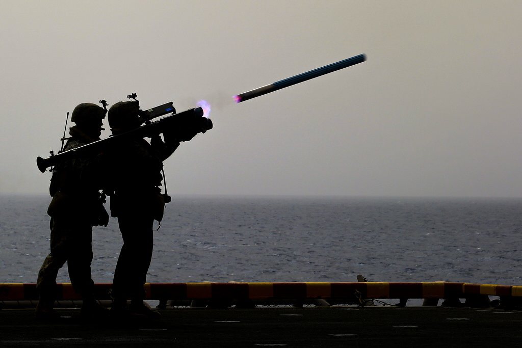 圖為美軍艦上部署刺針飛彈小組，增強防空能力。 圖／美國海軍