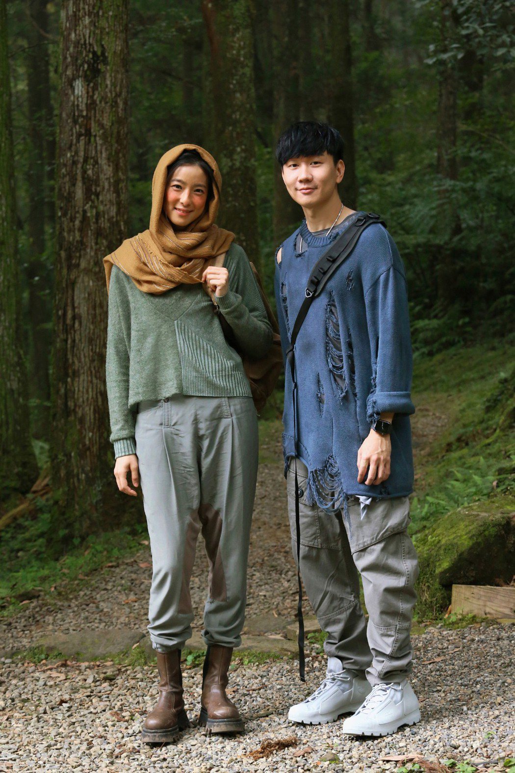 林俊傑（右）新歌「倖存者」，邀來賴雅妍飾演「中性人」。圖／華納提供