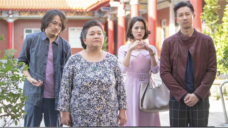鍾欣凌主演「我的婆婆怎麼那可愛」，故事描繪台灣家庭成員間的情感、困境。。圖／公視
