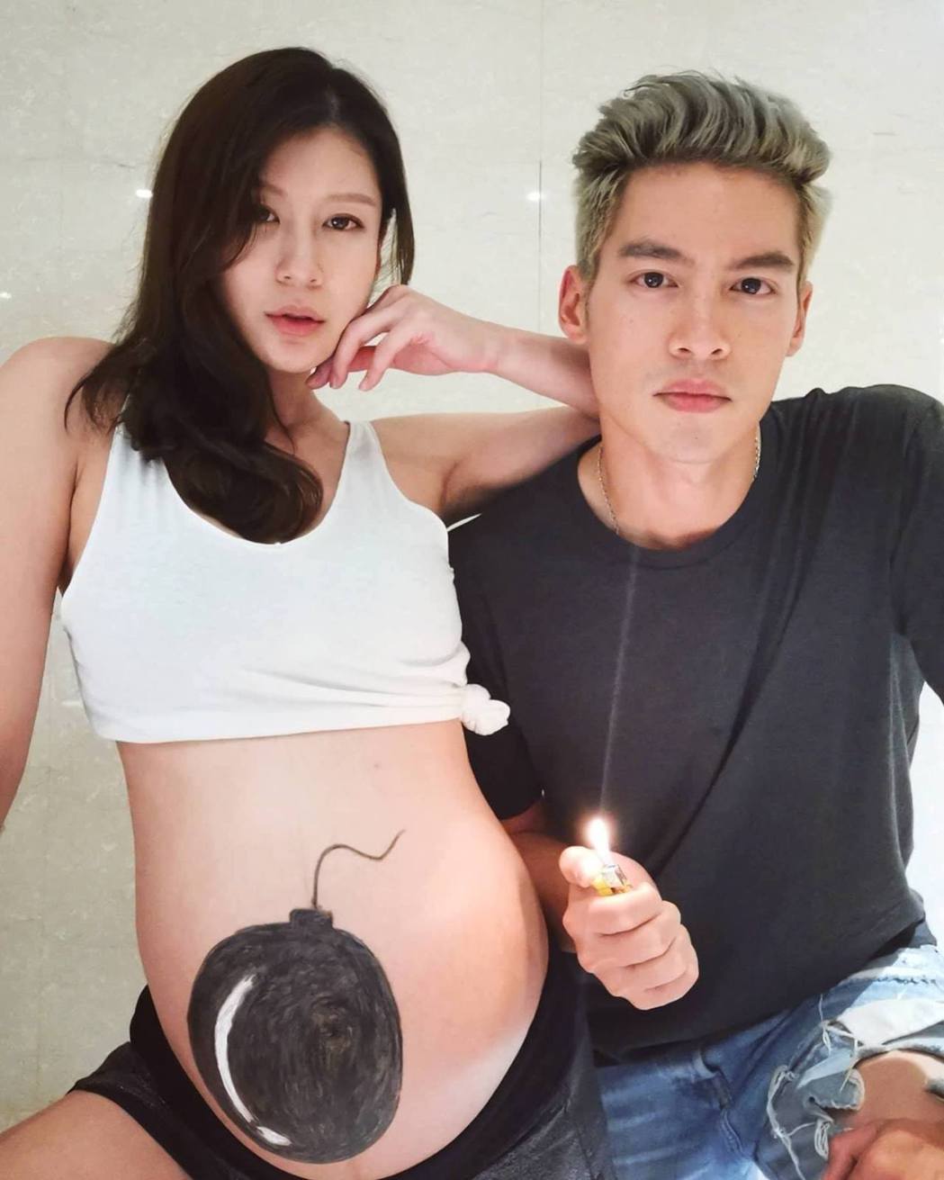 許孟哲(右)與趙孟姿剛成為新手爸媽。圖／摘自臉書