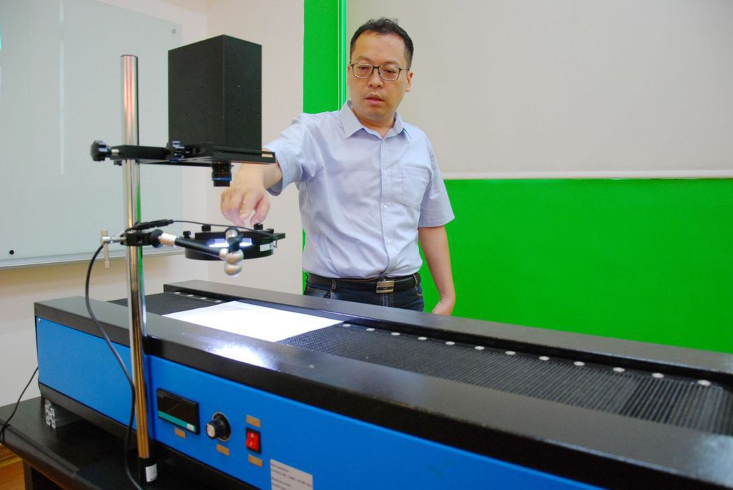 海波視創辦人王祥辰團隊研發的高光譜相機，可整合既有設備，強化檢測效能，是產業智慧...