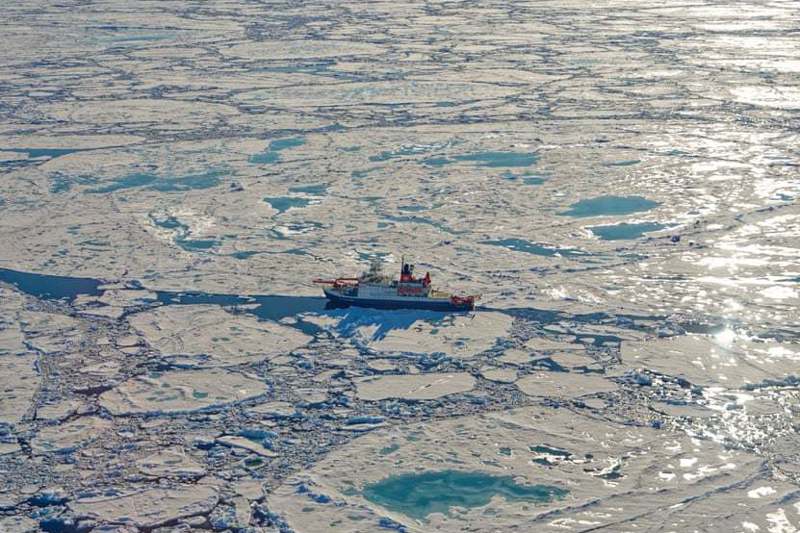 俄國研究船「克爾德什院士號」上科學家，在東西伯利亞海岸的大陸坡發現甲烷濃度異常高。圖／取自臉書