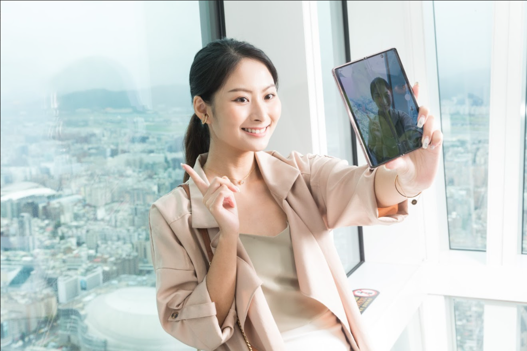 Samsung Galaxy Z Fold2 5G具備強大又實用的攝影功能，是初...