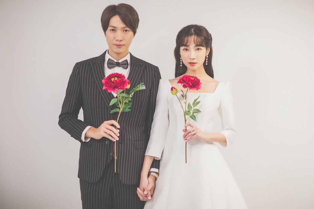 黃少谷（左）與老婆林采薇搶先公布浪漫婚紗照放閃。圖／韓國藝匠提供