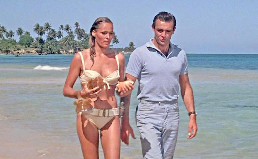 首任007史恩康納萊曾與第一位龐德女郎烏蘇拉安德絲(左)有不少對手戲。圖／摘自推...