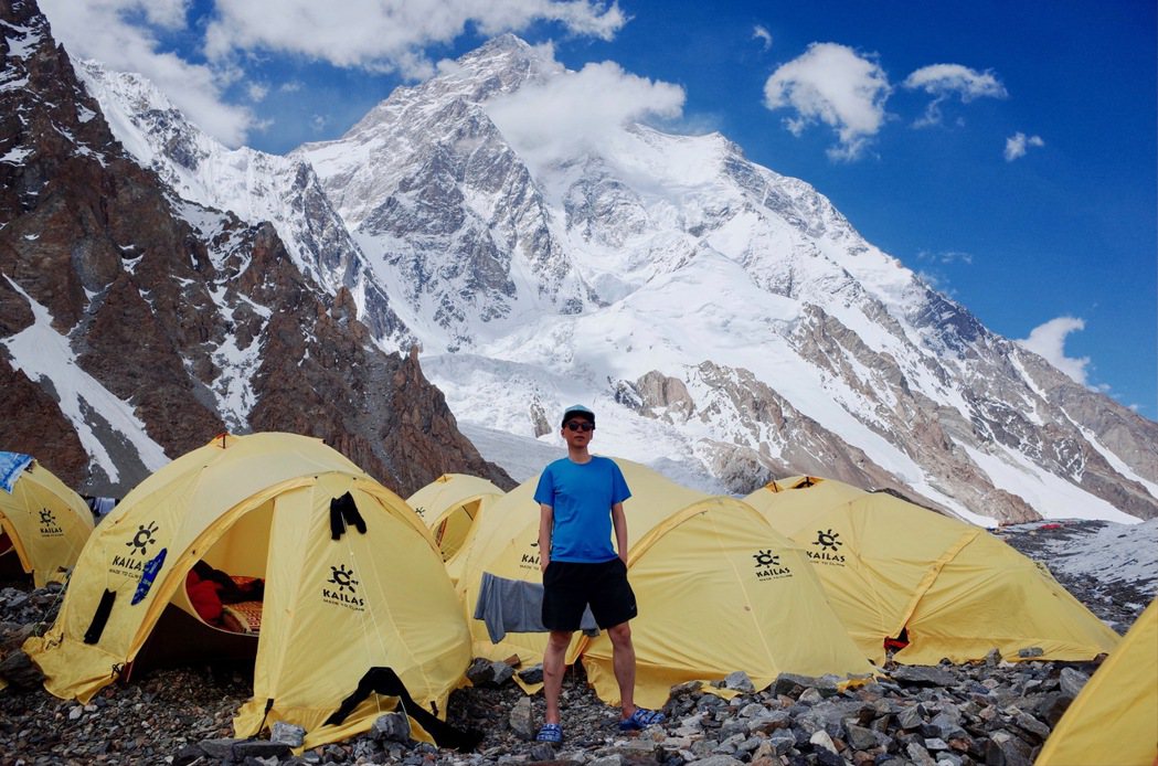 K2基地營日夜溫差可達攝氏50度，彷彿一天經歷了四季。 圖／陳德政提供