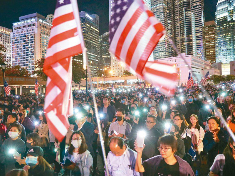 香港人關心美國大選，除了美中關係、意識形態，還有實實在在的經濟因素。路透