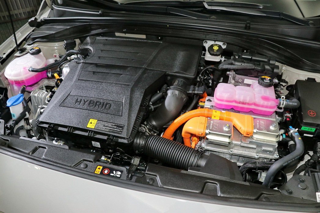 The New IONIQ Hybrid結合1.6L直列四缸Atkinson循環...