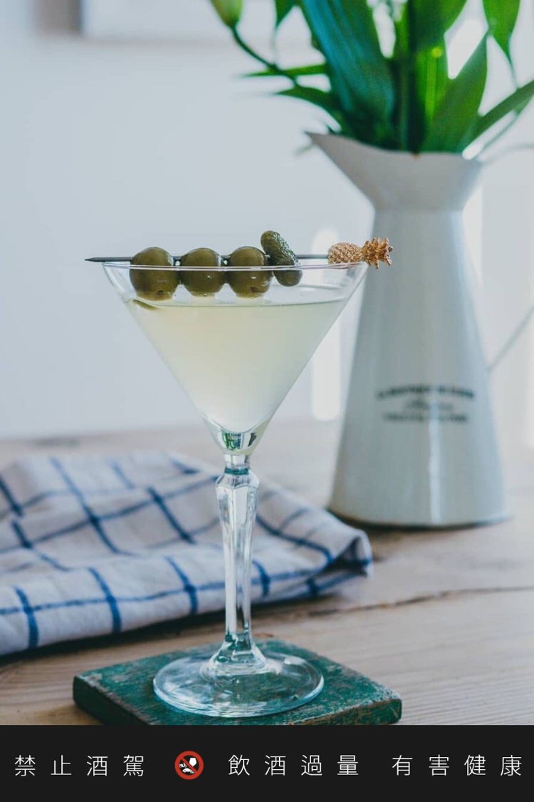 伏特加或琴酒馬丁尼採用橄欖裝飾。圖／摘自Martini Club臉書。提醒您：禁...