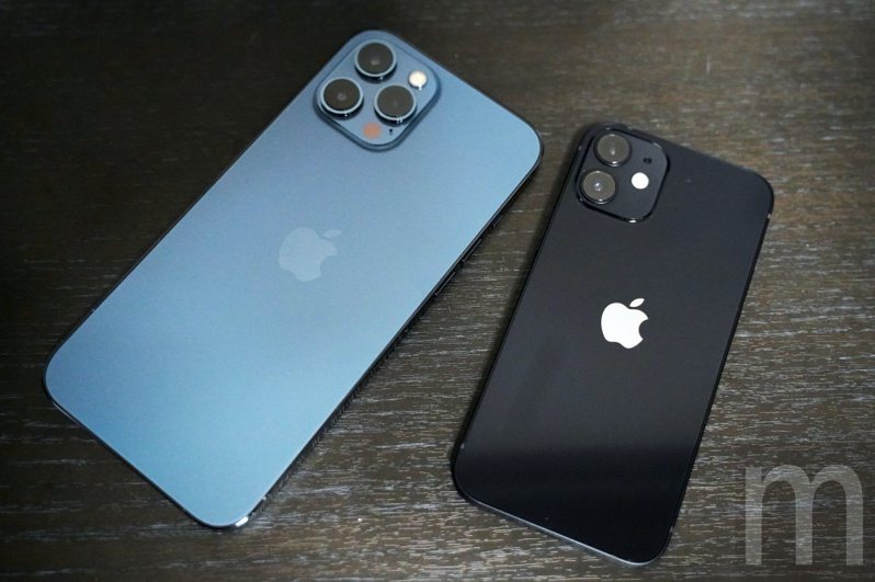 ▲iPhone 12 Pro Max、iPhone 12 mini外觀比較
