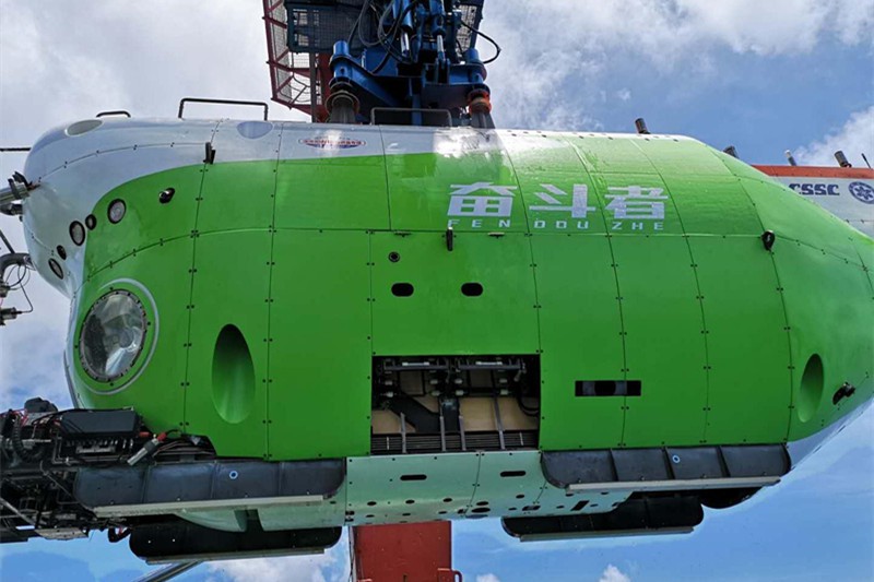 中國潛水器奮鬥者號日前在西太平洋馬里亞納海溝成功下潛至1萬零909公尺，刷新中國深潛紀錄。圖／截自YouTube