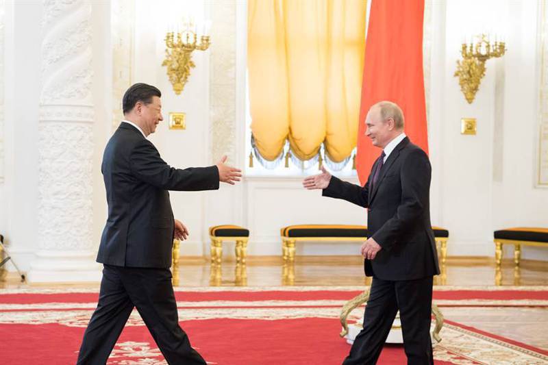 俄國總統普亭10月22日演講時也提到美中俄三角關係，並提及中俄聯盟，突圍大陸國家主席習近平（左）曾訪問俄國，與普亭（右）會面。新華社