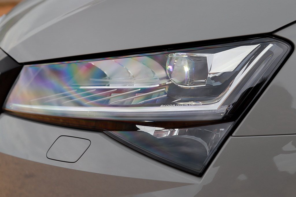 試駕車型全數配置Matrix LED智慧複眼頭燈，原先不確定這項備配是否會出現在...