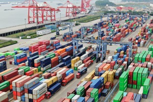 依據WTO統計，目前各國平均關稅約4.8%，預期在RCEP生效後降至零關稅。圖為南京龍潭港區集裝箱碼頭。中新社