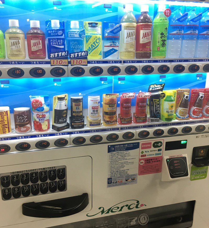 日本每年約有1000種新飲料問市。 記者雷光涵／攝影