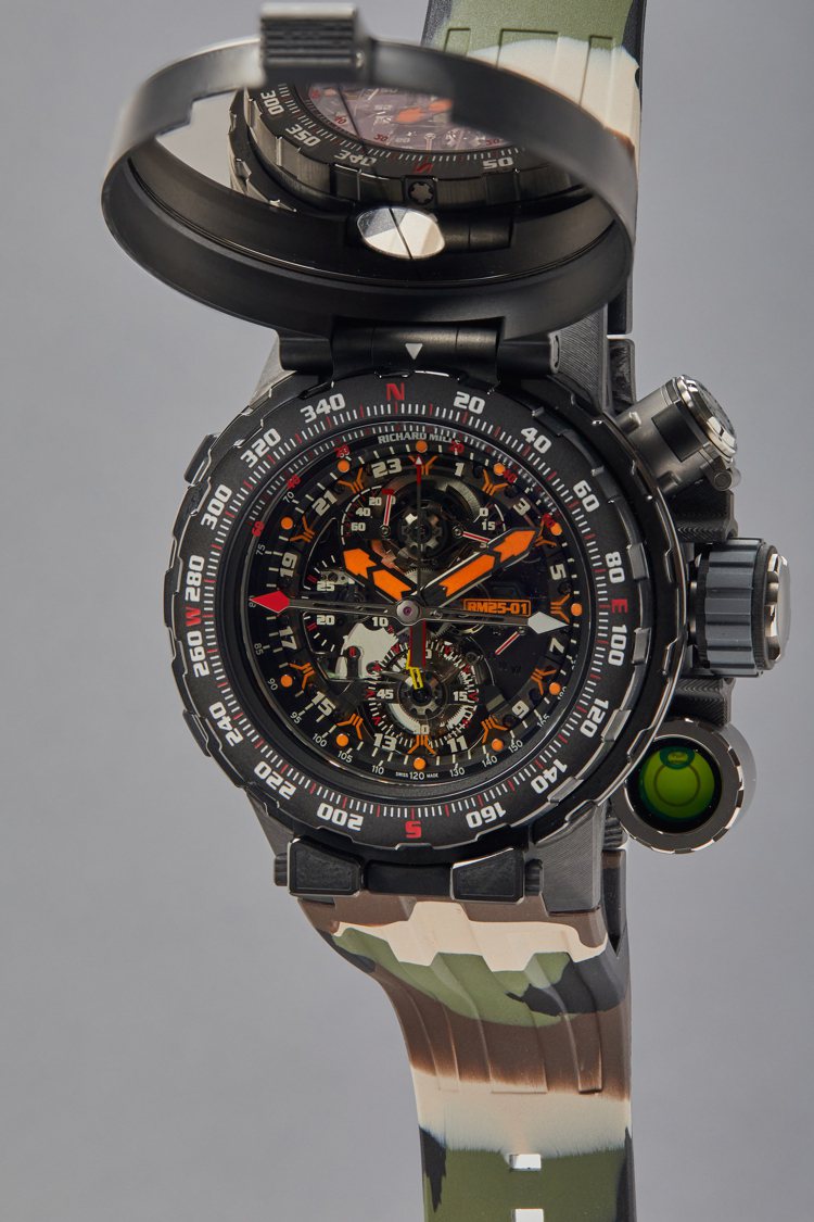 史特龍所擁有、以其經典角色藍波為靈感而做創作出的Richard Mille「Adventure」陀飛輪計時腕表，型號 RM025-01，估價25萬美元起。圖／富藝斯提供