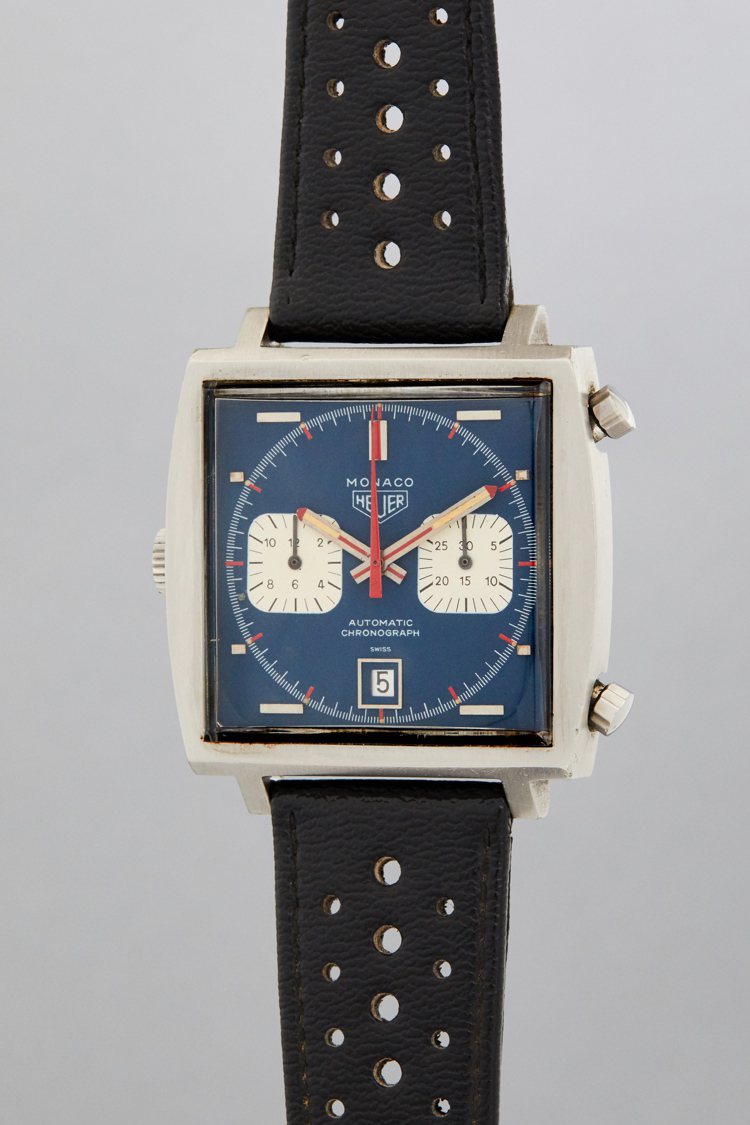 史提夫麥昆1971年經典賽車電影「極速狂飆」中配戴的豪雅Monaco腕表，估價待詢。圖／富藝斯提供