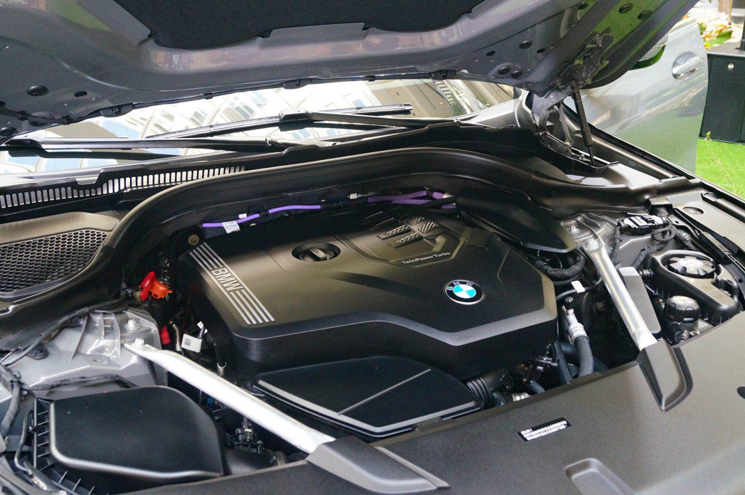 BMW 630i M Sport配備BMW TwinPower Turbo直列4...
