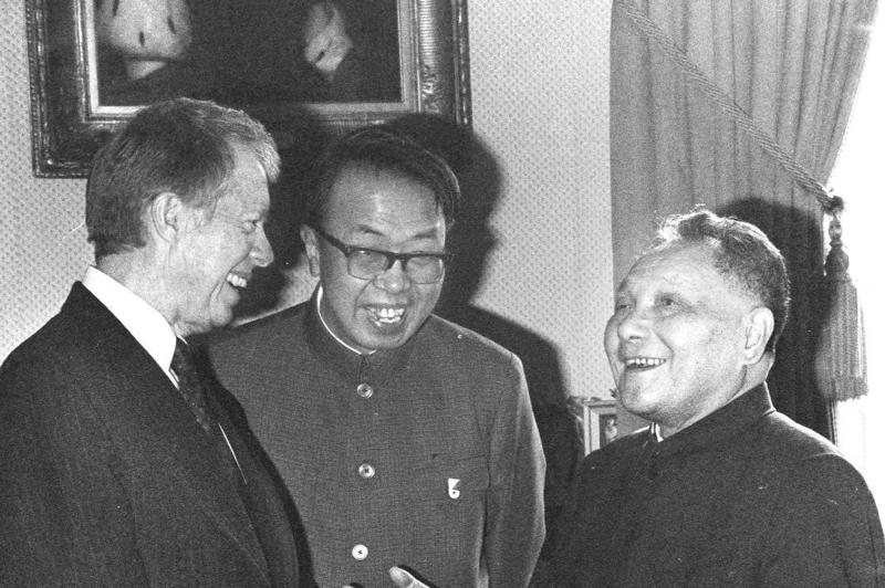 美國卡特總統在1978年加速推動與北京關係正常化，但當時美軍卻有意杯葛卡特對中政策。新華社