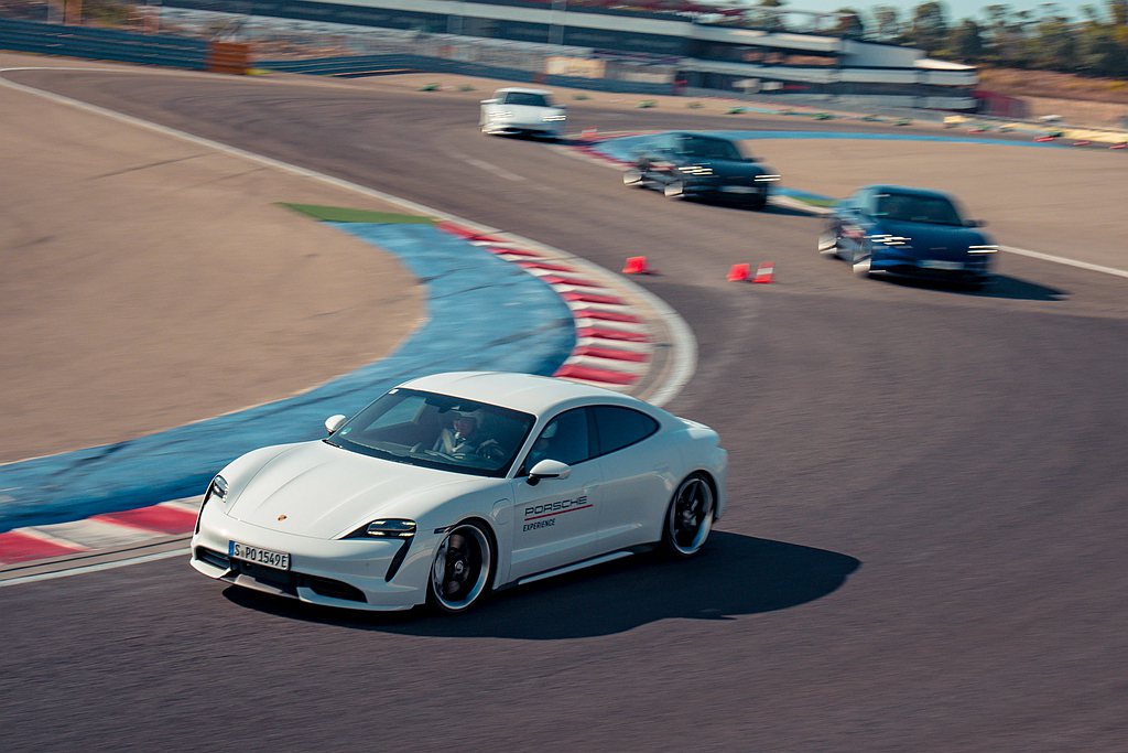 Porsche World Roadshow 2020依舊提供四道體驗關卡，讓參...