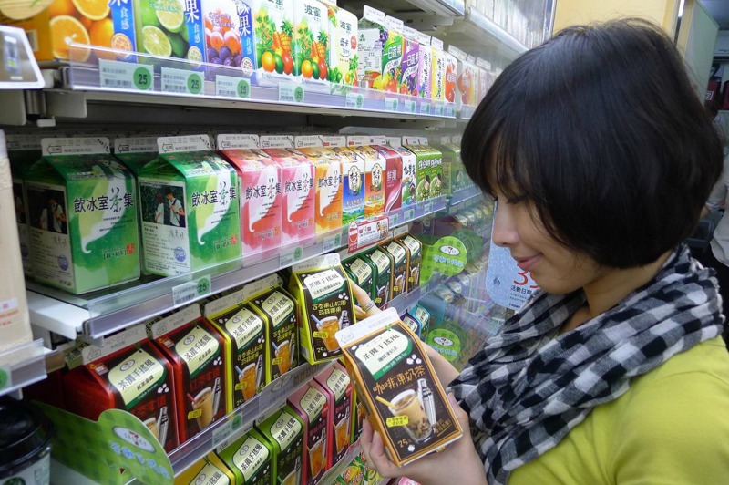 台灣包裝飲料市場中，茶飲占了近40%，接近200億元，成為飲料業者兵家必爭之地。圖／7-ELEVEN提供