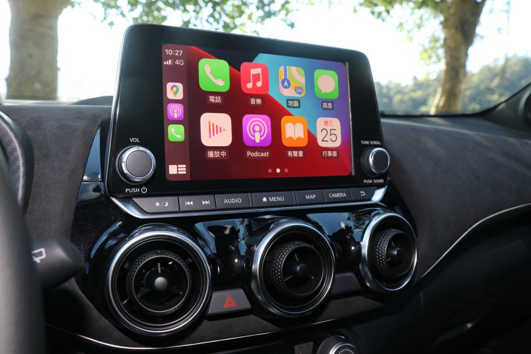 8吋多媒體資訊系統，並提供Apple CarPlay、Android Auto智...