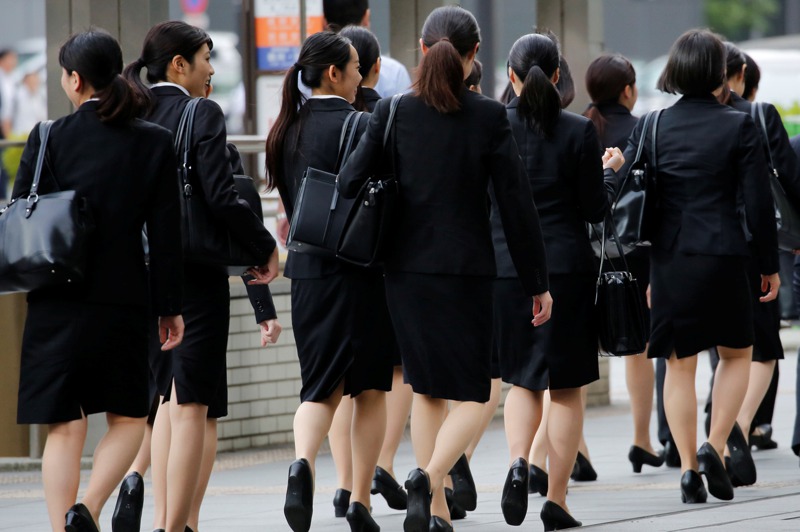 圖為日本社會新鮮人的求職裝。路透