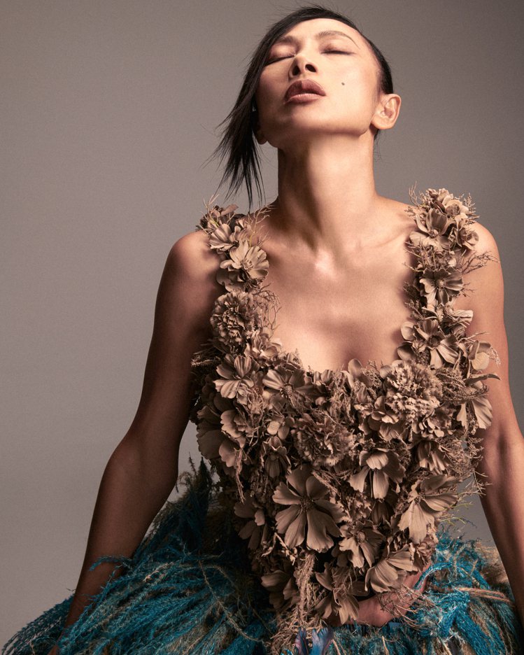 Photography／Cheng Po Ou Yang；Styling／Queenie Wu、Sting hsieh；Hair／Weic Lin；Makeup／Sting hsieh；服裝／Seivson