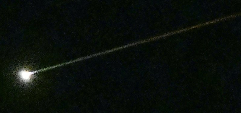 隼鸟二号密封舱于6日凌晨进入大气层，在澳洲上空形成流星般光辉火球。（路透）(photo:UDN)