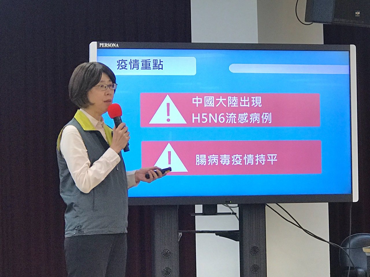 中央流行疫情指揮中心疫情監測組副組長劉定萍（圖）今在本周例行疫情報告表示，中國大陸超過一年無H5N6病例，前一例是北京市去年八月通報病例，該國自2014年起至今，累積25例H5N6病例。記者黃惠群／攝影
