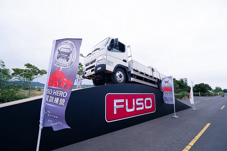 2020年10月FUSO商用車安駕訓練營資料照片—載重時斜坡安全起步要領。 圖／DTAT提供