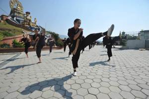 藏傳佛教「竹巴噶舉」支派的比丘尼由於必須天天接受武術訓練，被暱稱為「功夫比丘尼」。法新社