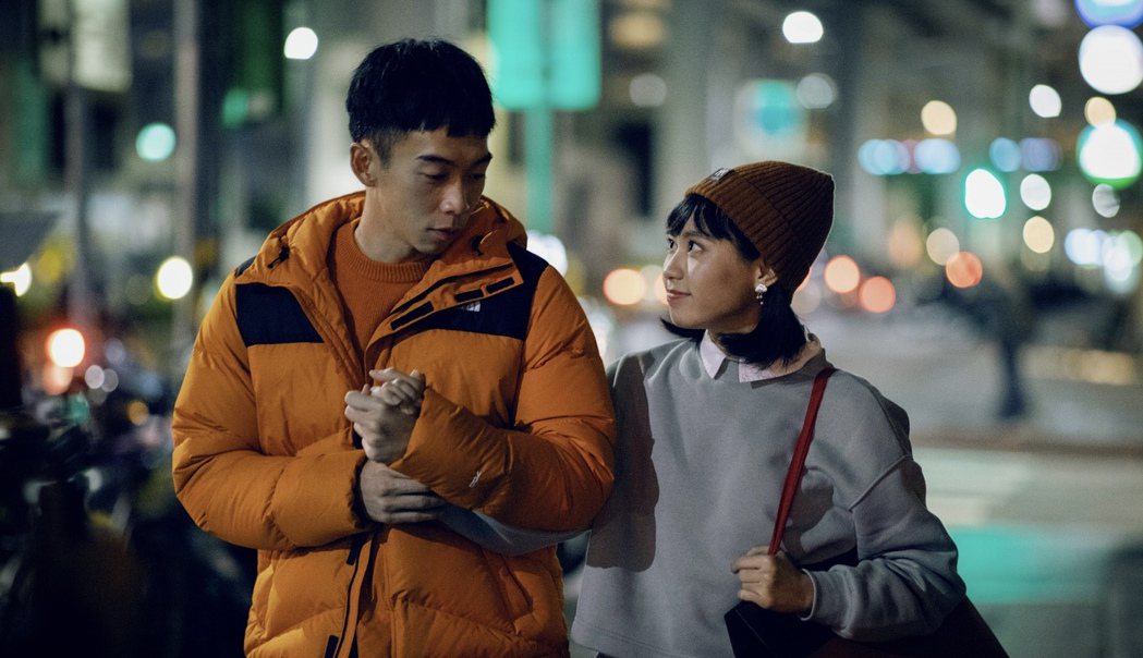 王可元（左）在MV中奪李芷婷初夜。圖／唯有音樂提供