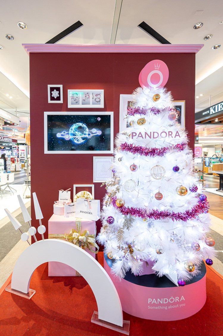 Pandora Holiday Season聖誕階梯。圖／PANDORA提供