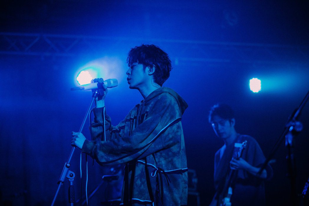 吳青峰舉辦「16葉」線上演唱會。圖／環球音樂提供