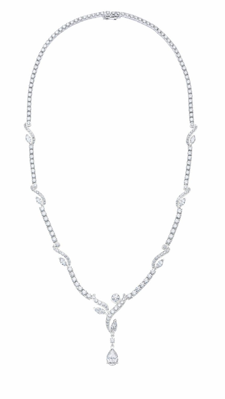 DE BEERS Adonis Rose 高級珠寶鑽石項鍊，價格店洽。圖／DE BEERS提供
