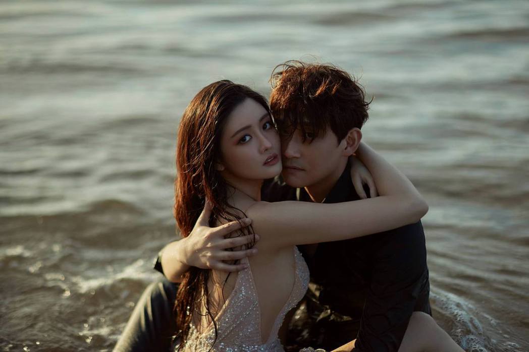 賴琳恩與陳乃榮甜蜜浪漫。圖／擷自臉書