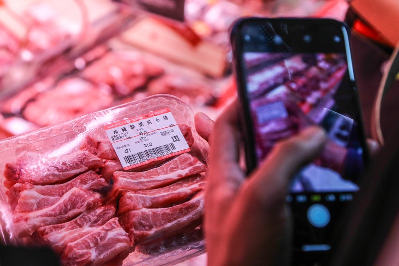 明年起，大賣場、超市、傳統市場、零售通路，至餐廳、便當店、小吃攤等，不管是生鮮豬肉、加工食品、都要清楚標示豬原料的原產地。圖／聯合報系資料照片