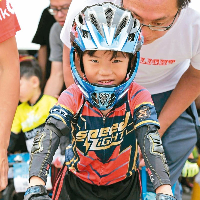 廖藤雄個性溫和，在比賽中交到許多朋友。圖／台灣滑步車俱樂部提供