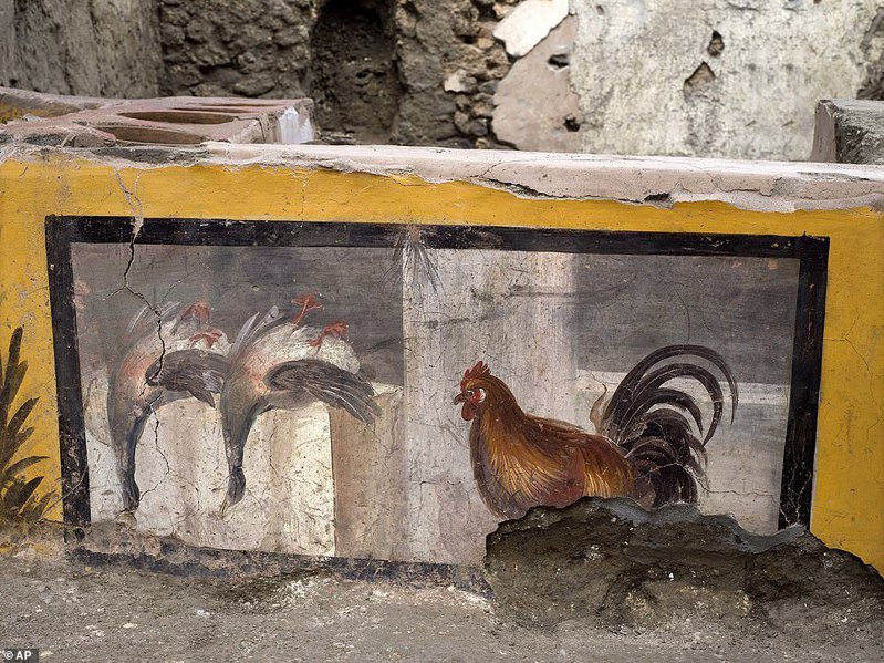近日庞贝考古团队在遗址中有惊人的发现，他们在庞贝城中找到一家古老的「沙拉吧」，上面有着精美的壁画。图撷自(photo:UDN)