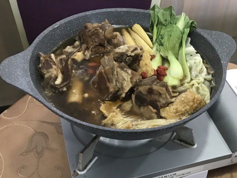 在台灣最常見的驅寒食補方法莫過於吃一鍋熱滾滾的羊肉爐了！羊肉是溫熱食物中性價比最...